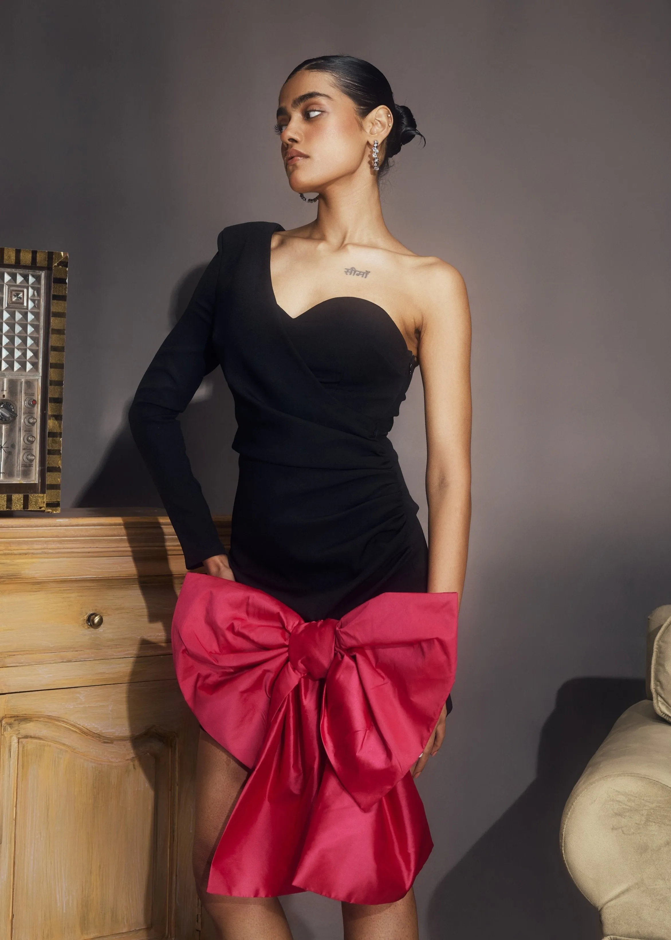 Arafa Black One-Shoulder Mini Dress with Contrast Bow