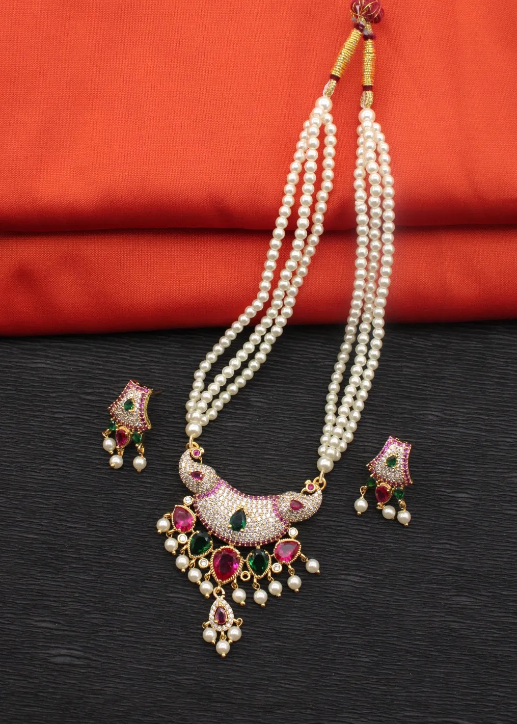 CHARMING PEARL NECKLACE