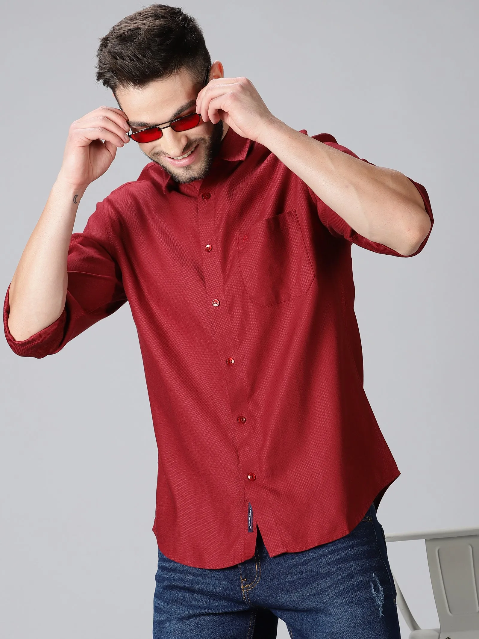 MEN'S DOBBY MAROON SOLID SLIM FIT SHIRT