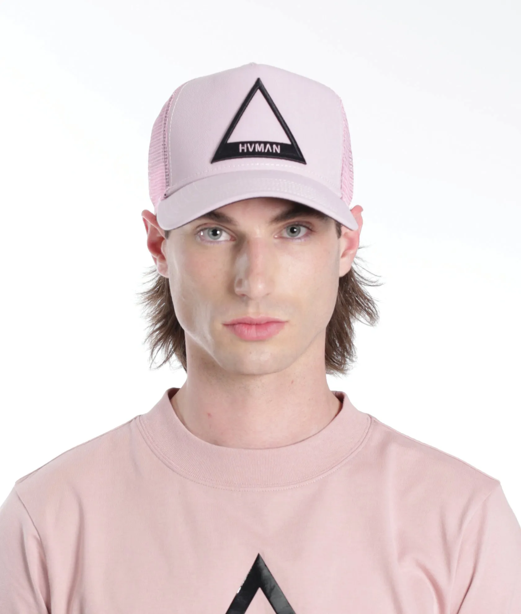 TRIANGE LOGO MESH TRUCKER CAP IN DUSTY PINK